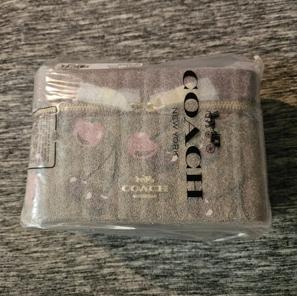 Coach case - Picture 2 of 5